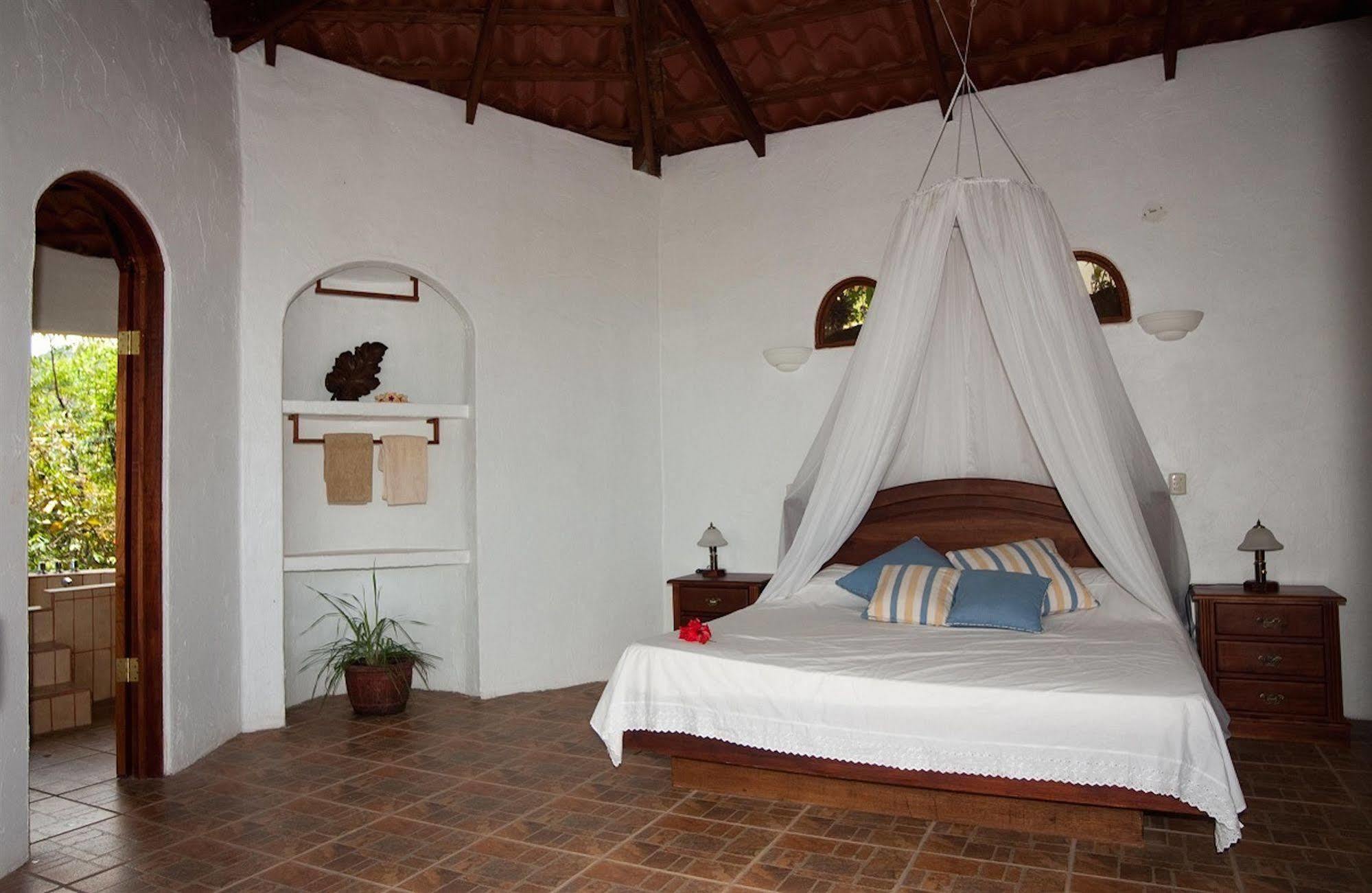 Lagunavista Villas Carate Exterior foto